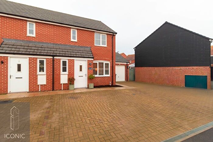 3 Bedroom Semi-Detached House For Sale In Sekynden Close, Oulton Broad, Lowestoft, Suffolk, NR32