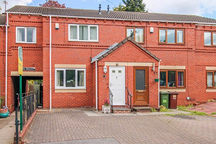 3 Bedroom Town House For Sale In The Maltins, Castleford, WF10