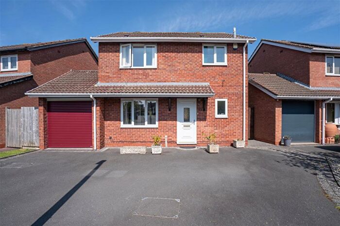 3 Bedroom Semi-Detached House To Rent In Meerhill Avenue, Solihull, B90