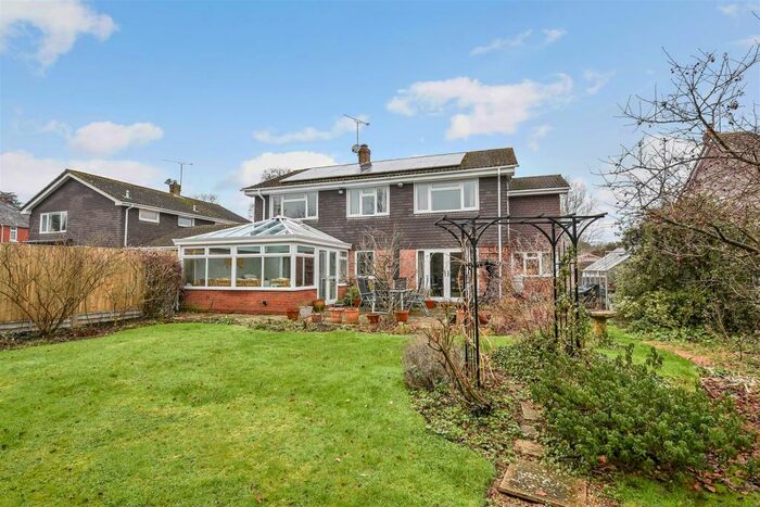 4 Bedroom Link Detached House For Sale In Romsey Road, Cadnam, Hampshire, SO40