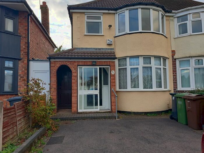 3 Bedroom Semi-Detached House To Rent In Hobs Moat Road, Solihull B92