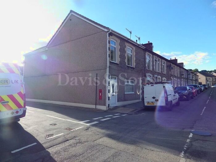 3 Bedroom End Of Terrace House To Rent In Islwyn Street, Cwmfelinfach, Ynysddu, Newport., NP11