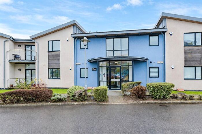 3 Bedroom Flat For Sale In Y Cerigos, Barry, CF62