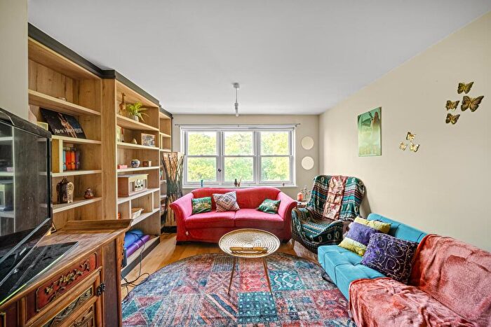 3 Bedroom Apartment To Rent In Dulwich Wood Park, London, SE19