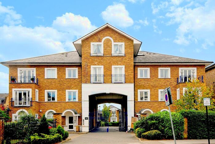 1 Bedroom Flat To Rent In Berisford Mews, Wandsworth, London, SW18