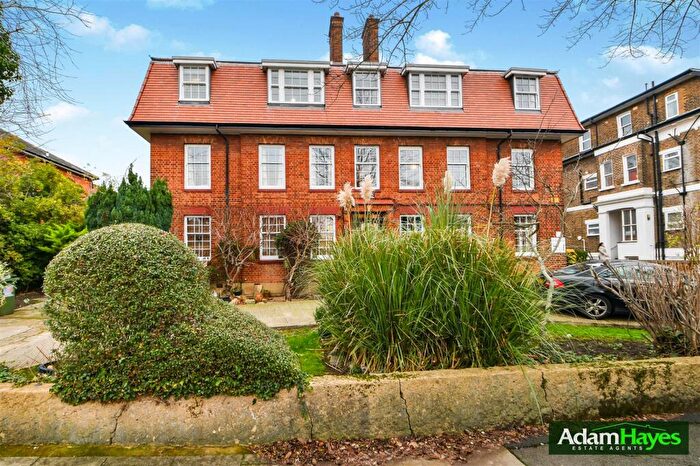 2 Bedroom Apartment For Sale In Friern Park, North Finchley, N12