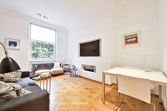 2 Bedroom Flat For Sale In Coleherne Road, Chelsea, London, SW10