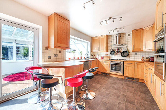5 Bedroom Detached House For Sale In Denmark Avenue, Woodley, Reading, RG5