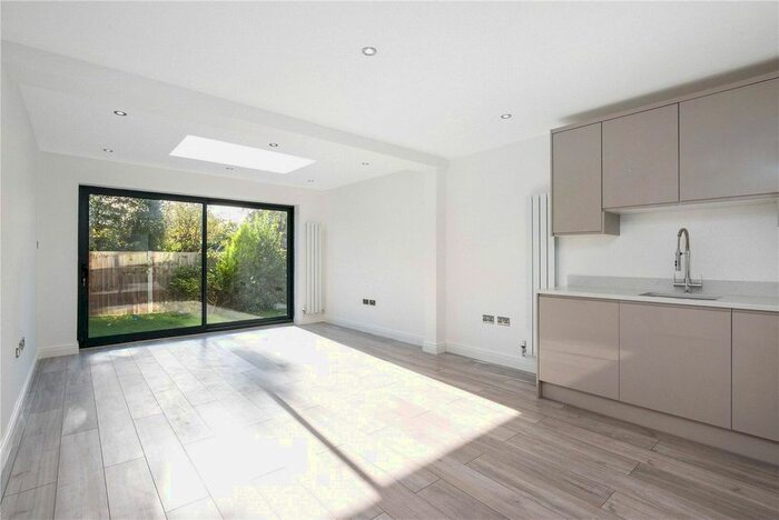 2 Bedroom Flat To Rent In Villa May, D Lakeswood Road, Orpington, BR5