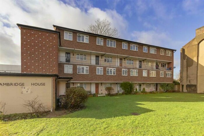 3 Bedroom Flat To Rent In Cambridge Road, Teddington, TW11