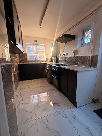 2 Bedroom Flat To Rent In Rainham, RM13