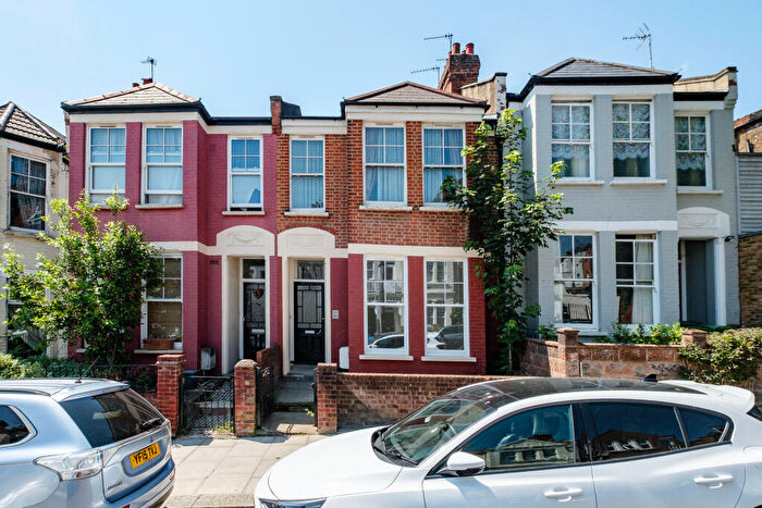 1 Bedroom Flat For Sale In Montague Road, London, N8