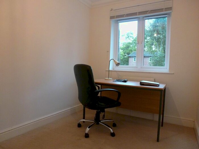 2 Bedroom Flat To Rent In Balcombe Road, Haywards Heath, RH16