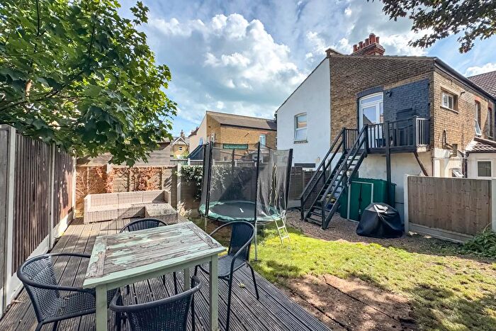3 Bedroom Flat For Sale In Britannia Road, Westcliff-on-Sea, SS0