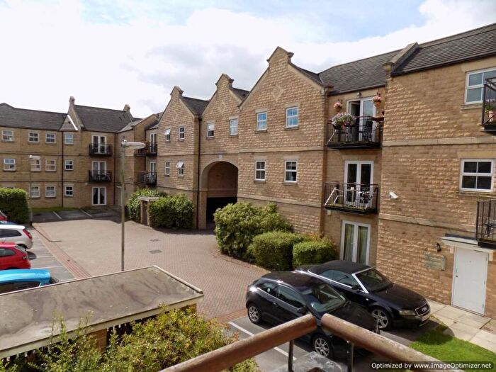 2 Bedroom Apartment To Rent In Waterside Court, Leeds, LS13