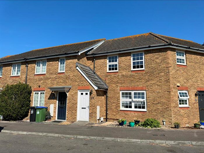 2 Bedroom Flat To Rent In Westview Close, Peacehaven, BN10