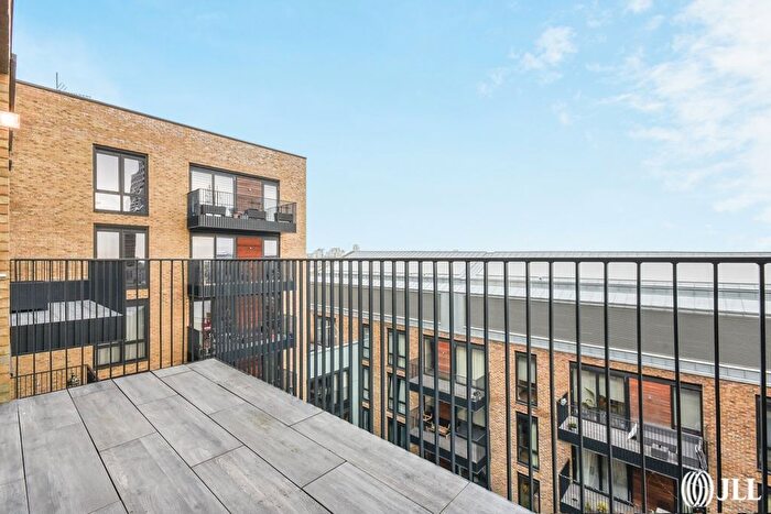 1 Bedroom Flat To Rent In Bellwether Lane, London, SW18