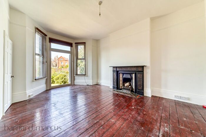 2 Bedroom Flat To Rent In Barrow Road, Streatham, SW16