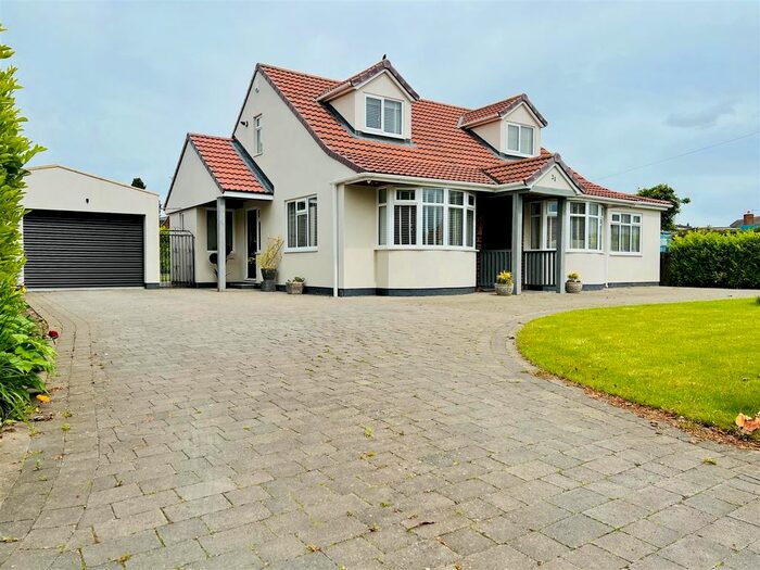 Houses for sale & to rent in TS8 9BY, Cedar Drive, Stainton And