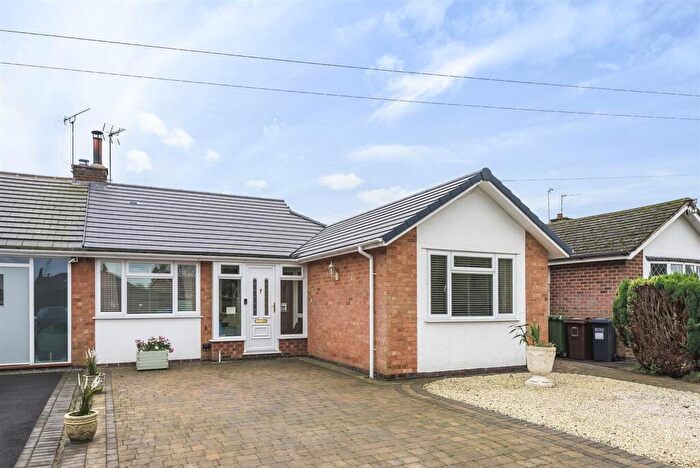 3 Bedroom Semi-Detached Bungalow For Sale In Runnymede Drive, Balsall Common, CV7