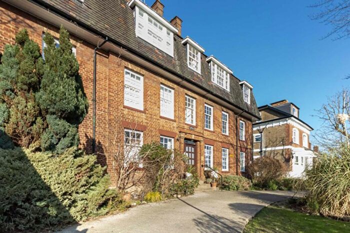 2 Bedroom Flat To Rent In Friern Park, Friern Park, N12