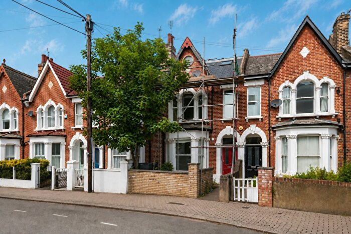 2 Bedroom Flat For Sale In Summerley Street, Earlsfield, London, SW18