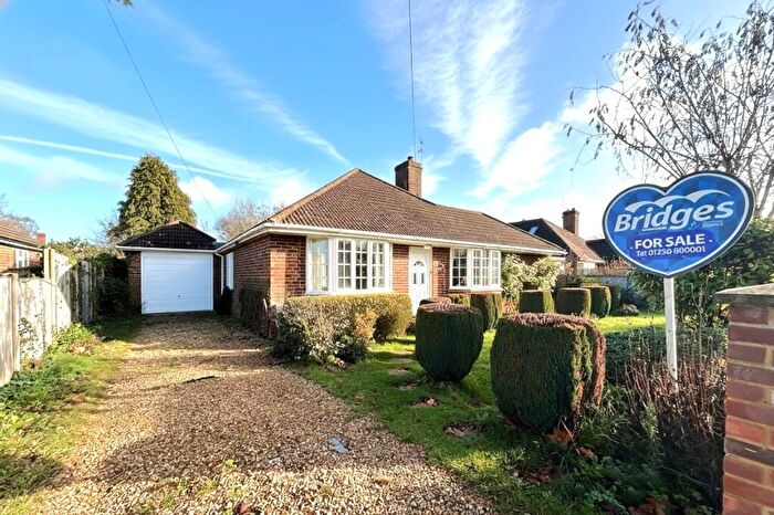 4 Bedroom Bungalow For Sale In Queens Road, North Warnborough, Hook, Hampshire, RG29