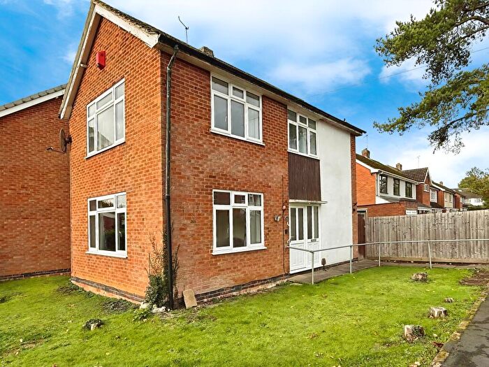 3 Bedroom Semi-Detached House For Sale In Kent Drive, Oadby, LE2