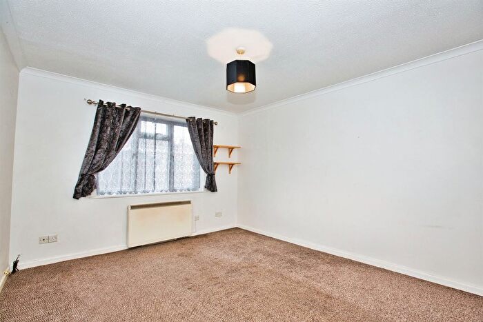 1 Bedroom Flat For Sale In Kiddles, Yeovil, BA21