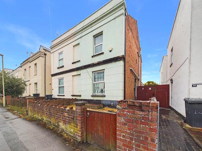 4 Bedroom Semi-Detached House For Sale In Regent Street, Gloucester, Gloucestershire, GL1