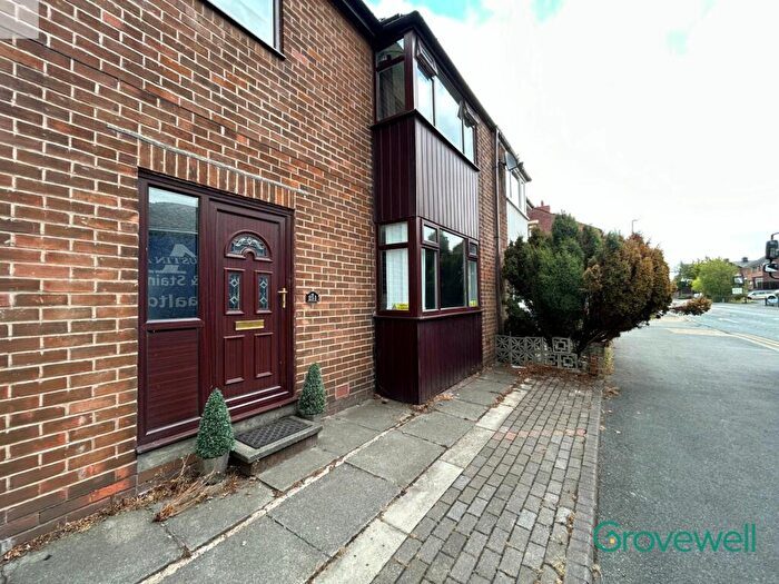 3 Bedroom Semi-Detached House To Rent In Shaw Road, Royton, Oldham, OL2