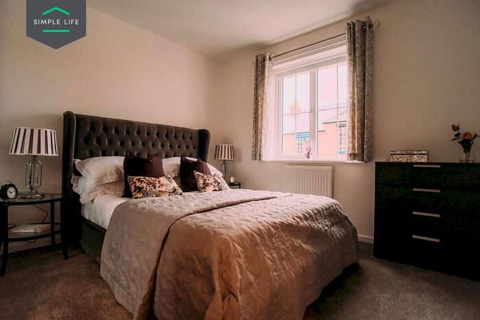 3 Bedroom Semi-Detached House To Rent In Co-Operative Road, Middleton, Manchester, M24