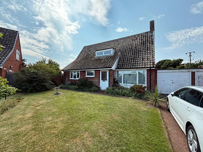 4 Bedroom Chalet For Sale In Howards Close, Hunstanton, Norfolk, PE36