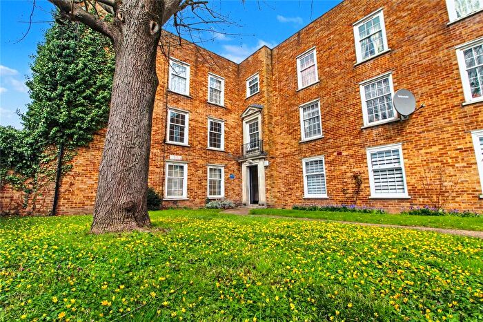 2 Bedroom Flat For Sale In Baker Street, Enfield, Middlesex, EN1