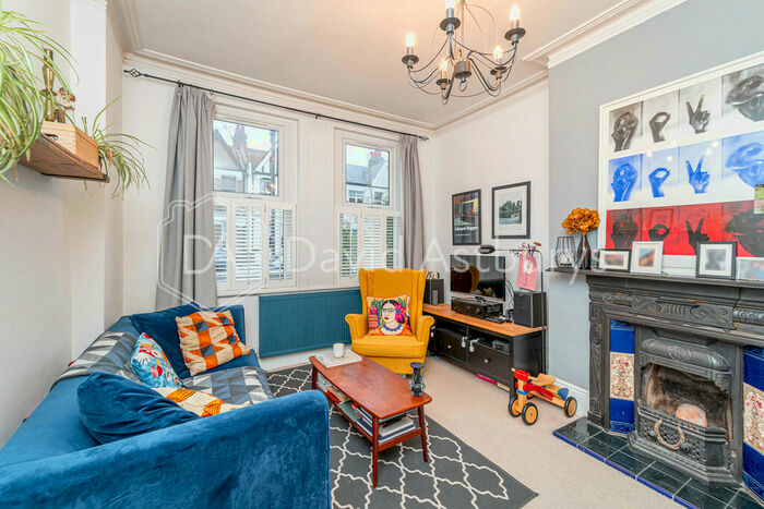 2 Bedroom Flat To Rent In Sirdar Road, Turnpike Lane, London, N22