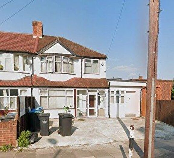 4 Bedroom Semi Detached House For Sale In Mount Pleasant, Wembley, HA0