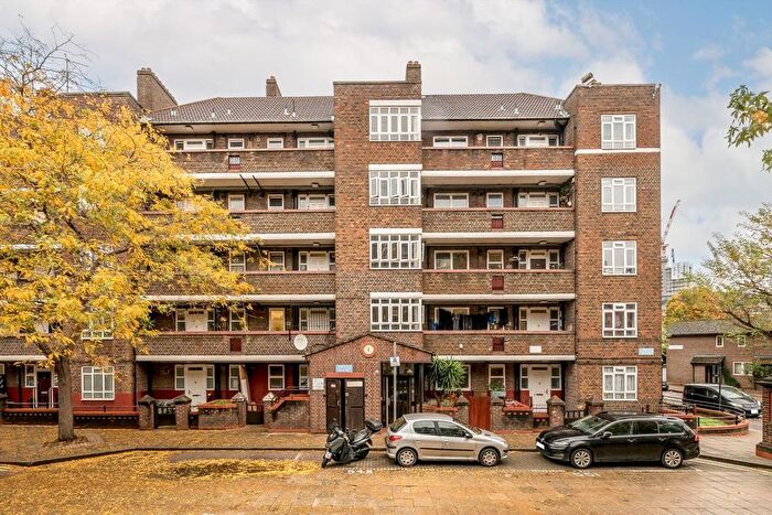 1 Bedroom Flat To Rent In White City Estate, Shepherds Bush, W12
