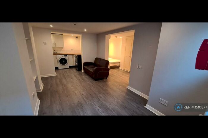 Studio To Rent In Roundhay, Leeds, LS8