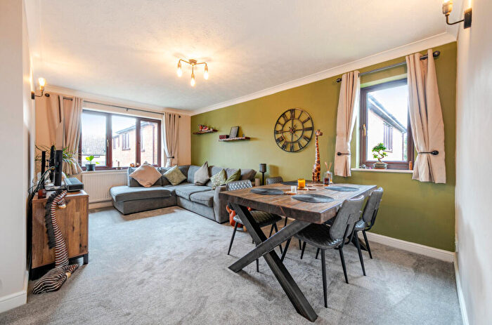 2 Bedroom Apartment For Sale In Westdown Gardens, Whipsnade Road, Dunstable, LU6
