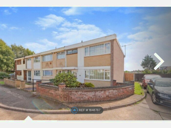 3 Bedroom End Of Terrace House To Rent In Taylor Close, Romford, RM5