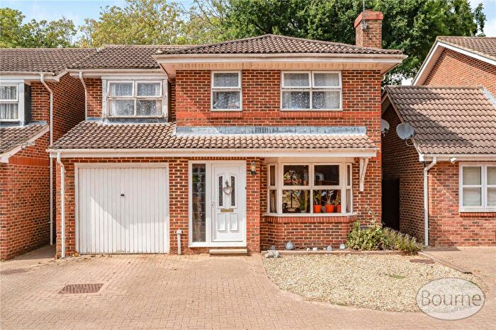 4 Bedroom Detached House For Sale In Blackman Gardens, Aldershot, Hampshire, GU11