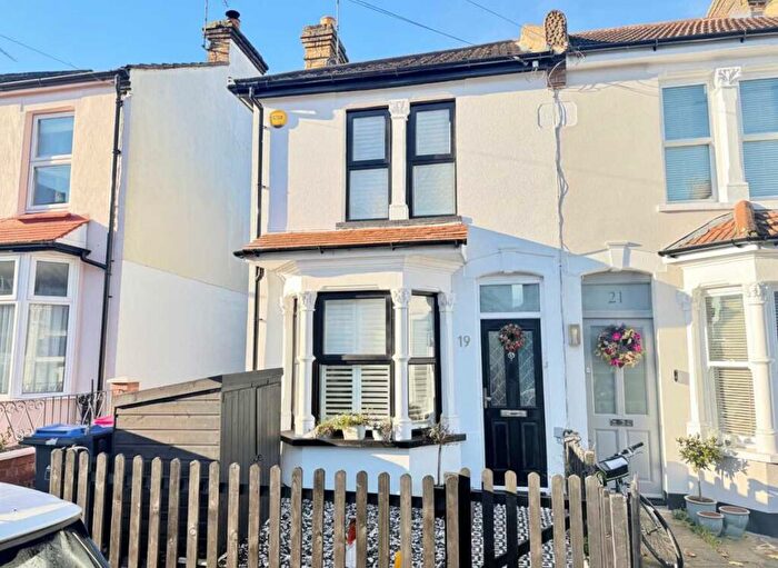 3 Bedroom End Of Terrace House For Sale In Leigh On Sea, SS9