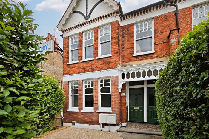 3 Bedroom Flat To Rent In Weir Road, Balham, London, SW12