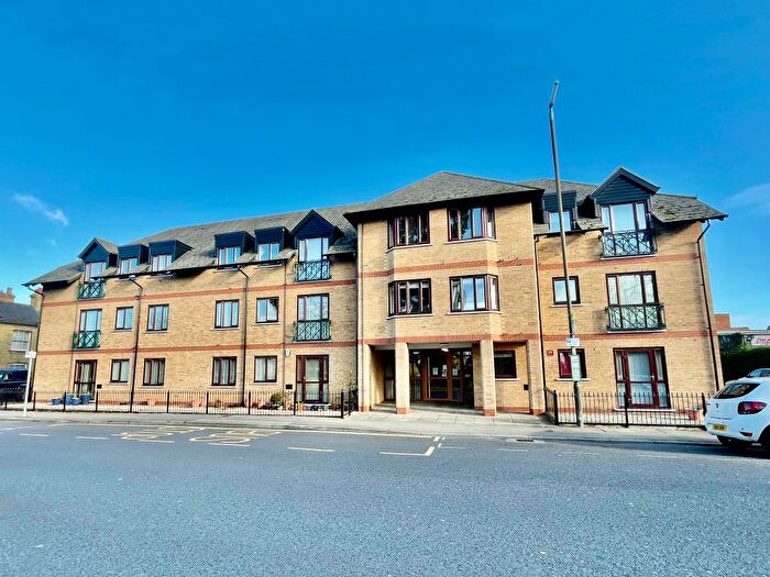 2 Bedroom Flat For Sale In Millers Court, Biggleswade, SG18