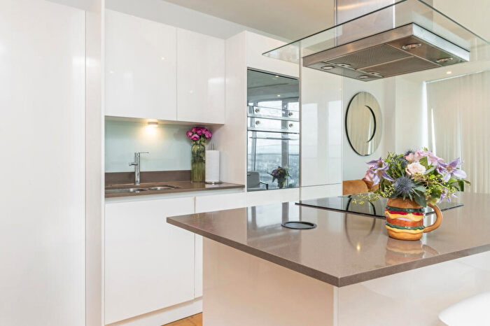 1 Bedroom Flat For Sale In Arena Tower, Crossharbour Plaza, E14