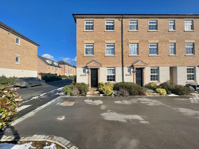 3 Bedroom Town House To Rent In Middleham Drive, Garforth, LS25