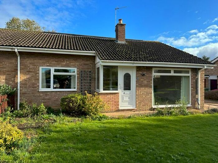 3 Bedroom Semi-Detached Bungalow To Rent In Greenfields, Eltisley, St. Neots, PE19