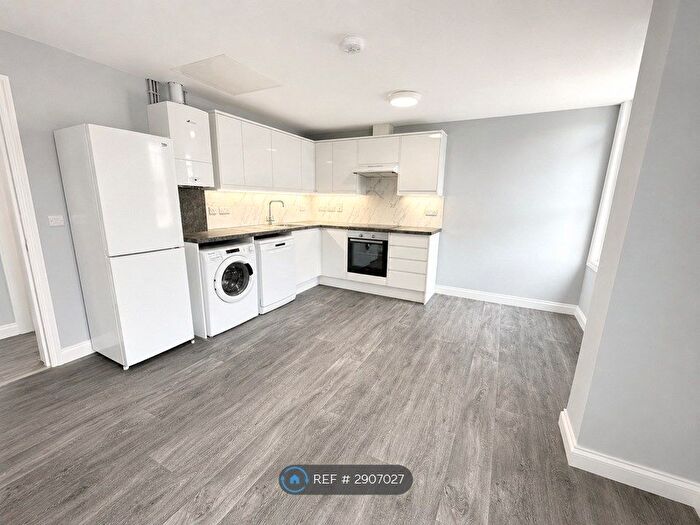 3 Bedroom Flat To Rent In Gloucester Road, Bristol, BS7