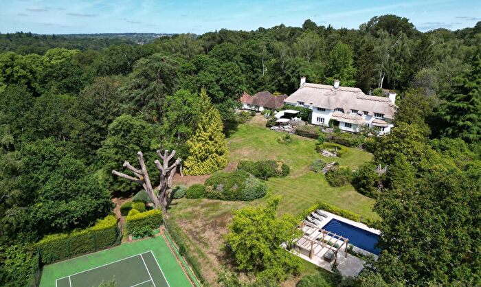 6 Bedroom Detached House For Sale In Swifts Close, Moor Park, Farnham, GU10