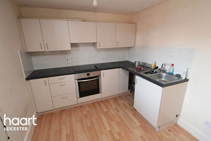 2 Bedroom Apartment For Sale In Fosse Road North, Leicester, LE3